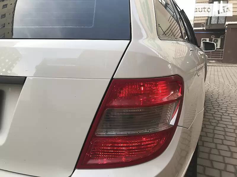 Універсал Mercedes-Benz C-Class 2010 в Чернівцях