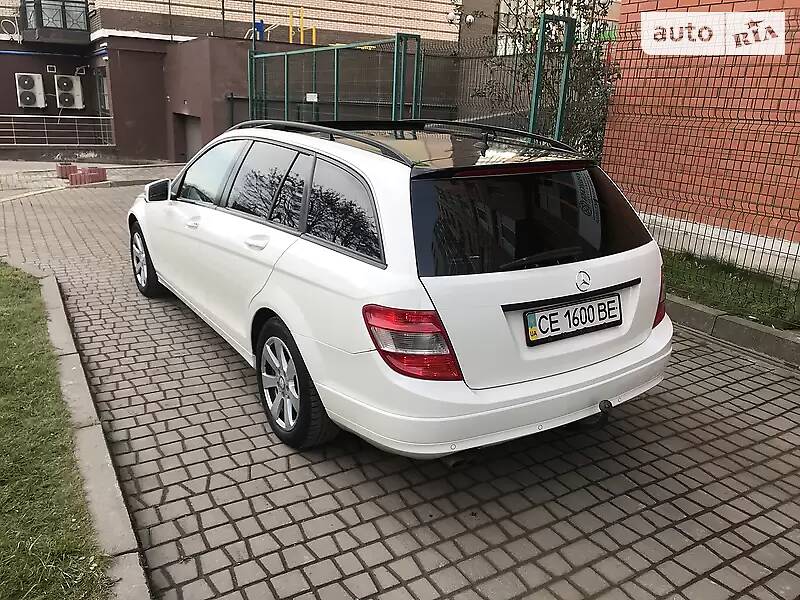 Універсал Mercedes-Benz C-Class 2010 в Чернівцях