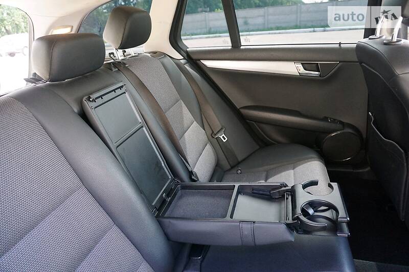 Універсал Mercedes-Benz C-Class 2010 в Черкасах