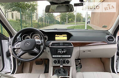 Седан Mercedes-Benz C-Class 2011 в Чернівцях