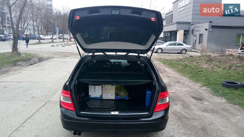 Универсал Mercedes-Benz C-Class 2009 в Львове