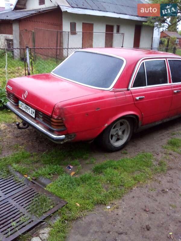 Седан Mercedes-Benz C-Class 1981 в Бориславе