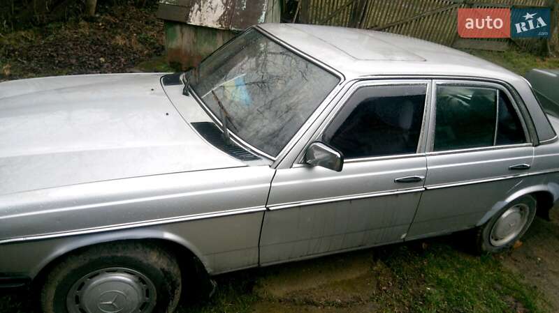 Седан Mercedes-Benz C-Class 1982 в Чернівцях