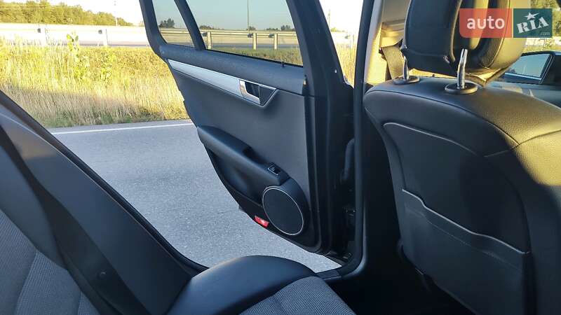 Универсал Mercedes-Benz C-Class 2010 в Львове