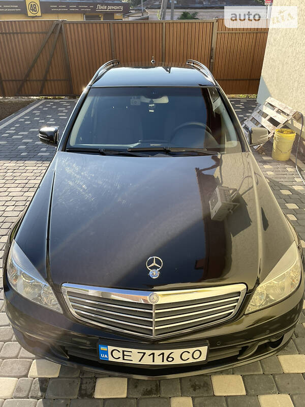 Універсал Mercedes-Benz C-Class 2010 в Чернівцях