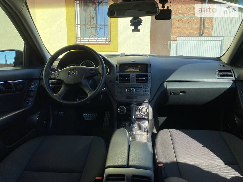 Універсал Mercedes-Benz C-Class 2010 в Чернівцях