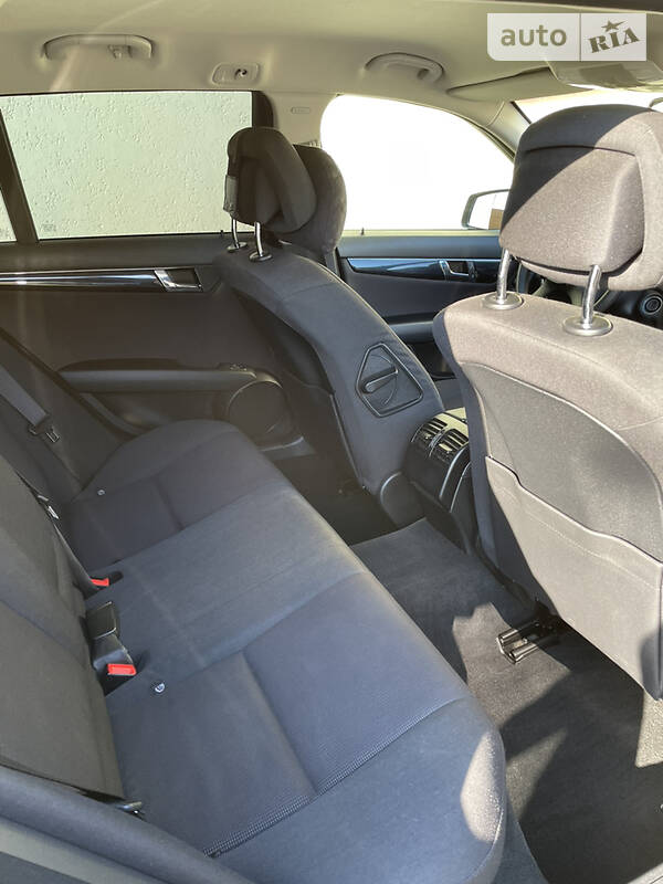 Універсал Mercedes-Benz C-Class 2010 в Чернівцях