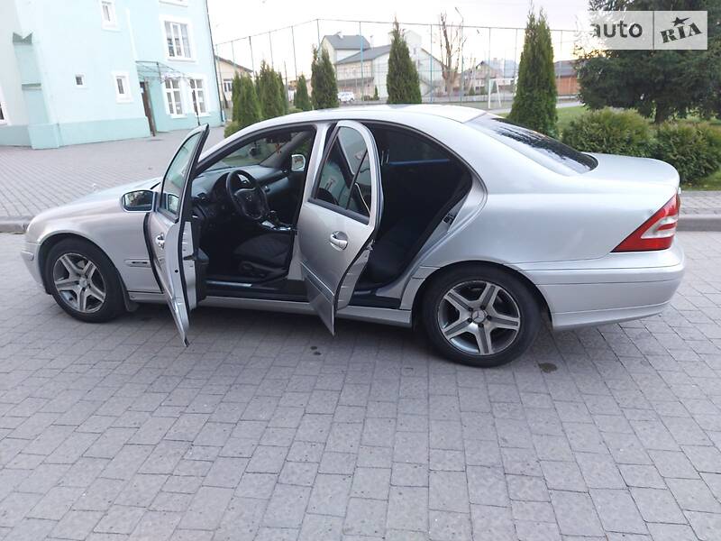 Седан Mercedes-Benz C-Class 2005 в Львові