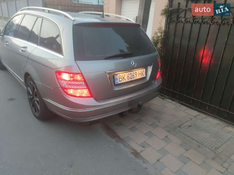 Універсал Mercedes-Benz C-Class 2011 в Києві