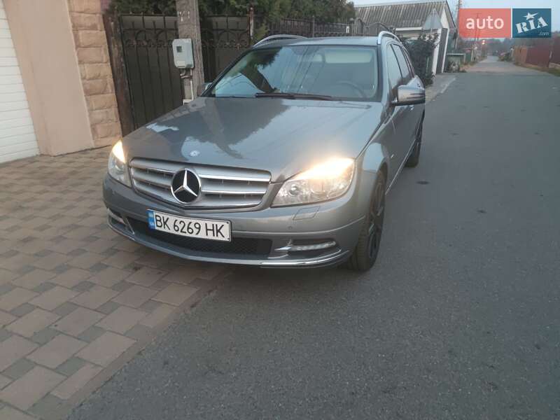 Універсал Mercedes-Benz C-Class 2011 в Києві