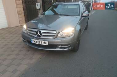 Универсал Mercedes-Benz C-Class 2011 в Киеве