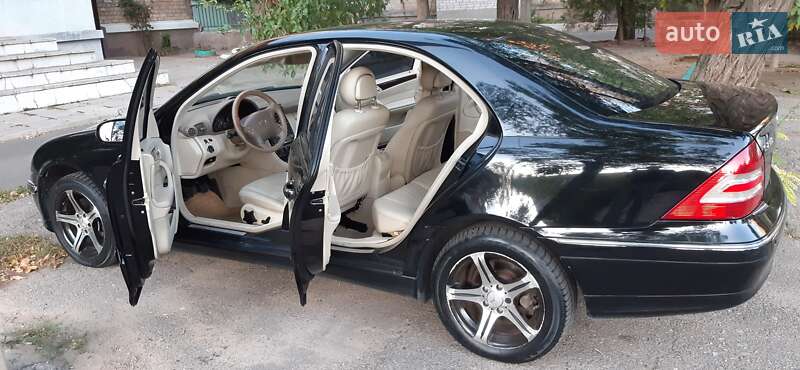 Седан Mercedes-Benz C-Class 2005 в Николаеве