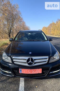 Універсал Mercedes-Benz C-Class 2011 в Києві