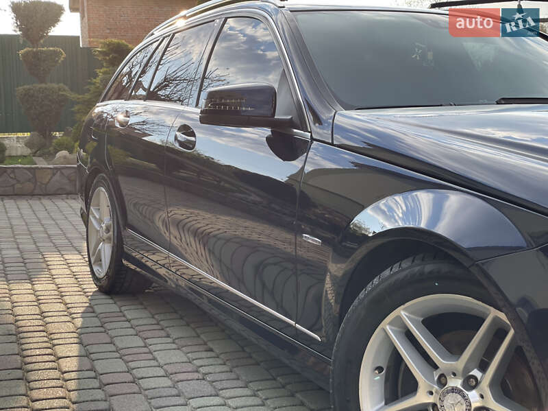 Универсал Mercedes-Benz C-Class 2011 в Львове