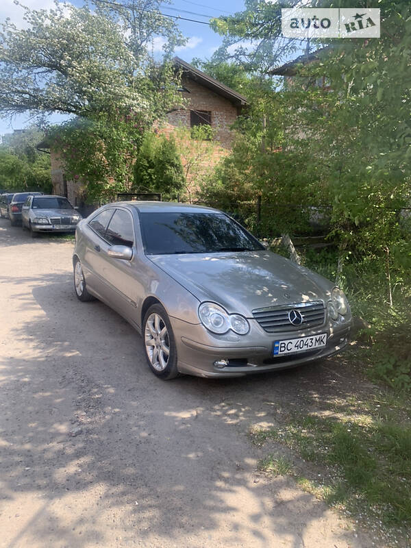 Купе Mercedes-Benz C-Class 2004 в Львові фото Купе Mercedes-Benz C-Class 2004 в Львові