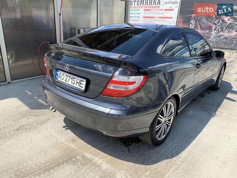 Хэтчбек Mercedes-Benz C-Class 2004 в Сваляве