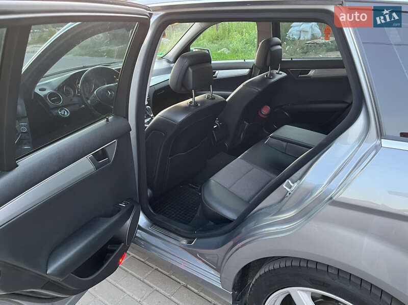 Універсал Mercedes-Benz C-Class 2011 в Луцьку