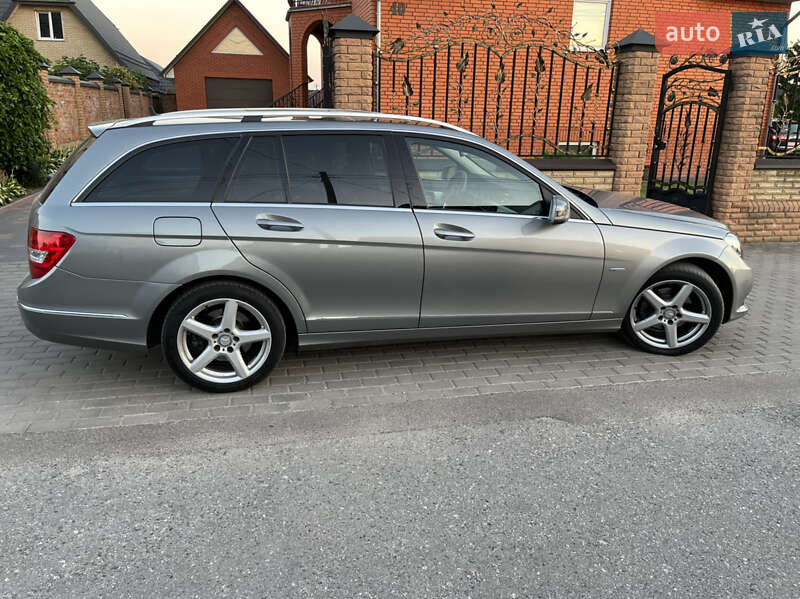 Універсал Mercedes-Benz C-Class 2011 в Луцьку