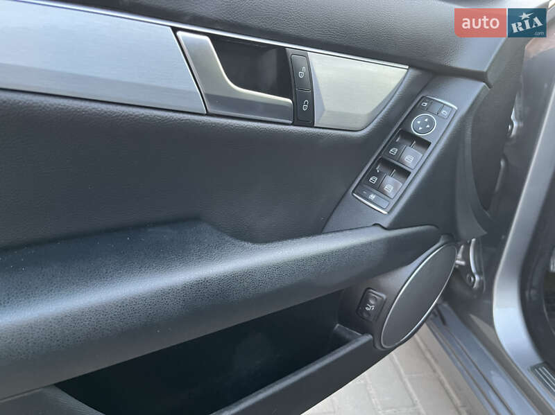 Універсал Mercedes-Benz C-Class 2011 в Луцьку