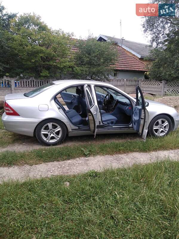 Седан Mercedes-Benz C-Class 2001 в Ивано-Франковске