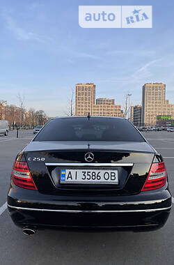 Седан Mercedes-Benz C-Class 2011 в Киеве