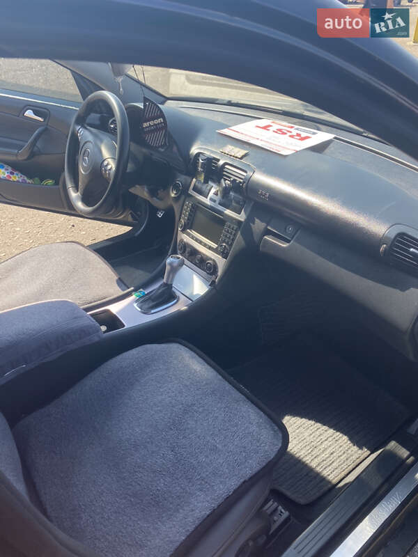 Седан Mercedes-Benz C-Class 2006 в Киеве