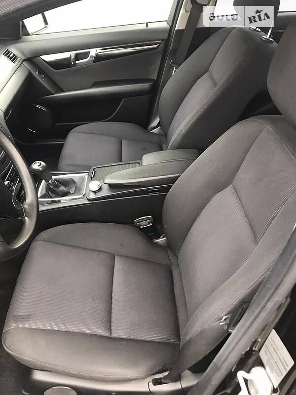Універсал Mercedes-Benz C-Class 2010 в Дніпрі