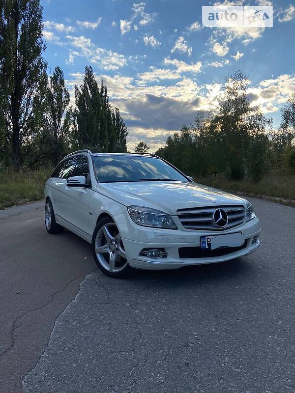 Седан Mercedes-Benz C-Class 2009 в Сумах