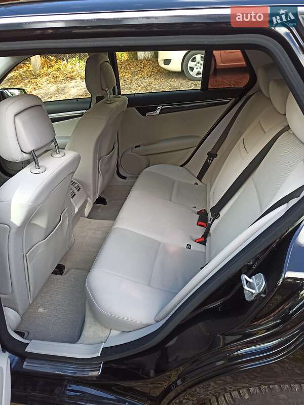 Универсал Mercedes-Benz C-Class 2010 в Черновцах