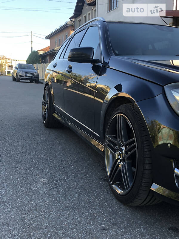 Універсал Mercedes-Benz C-Class 2011 в Львові
