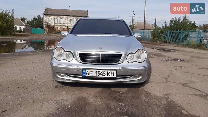 Седан Mercedes-Benz C-Class 2003 в Днепре