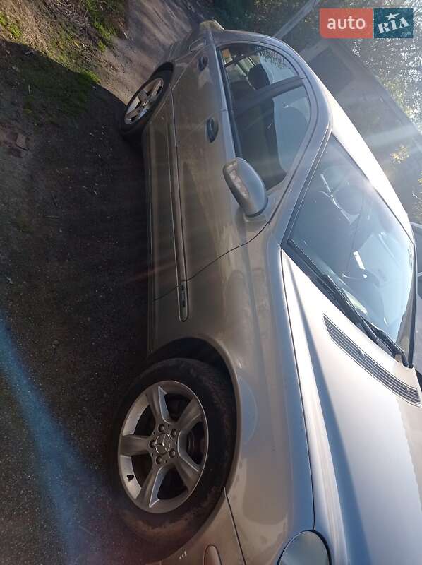 Седан Mercedes-Benz C-Class 2004 в Звягелі