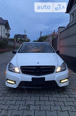 Седан Mercedes-Benz C-Class 2012 в Черновцах