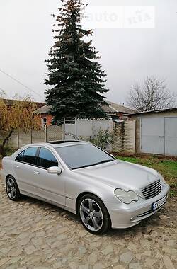Седан Mercedes-Benz C-Class 2004 в Харькове