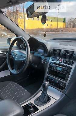 Купе Mercedes-Benz C-Class 2004 в 