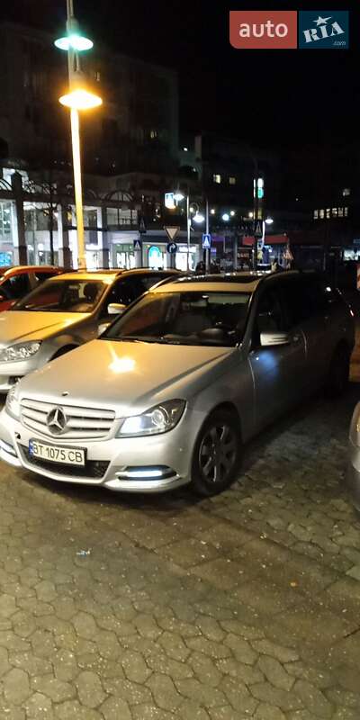 Універсал Mercedes-Benz C-Class 2013 в Чернівцях