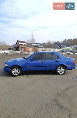 Седан Mercedes-Benz C-Class 1996 в Косові