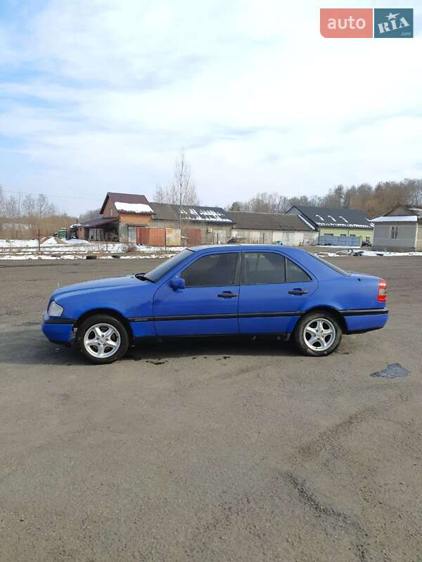 Седан Mercedes-Benz C-Class 1996 в Косові