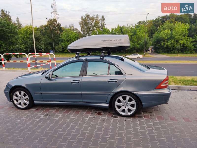 Седан Mercedes-Benz C-Class 2005 в 