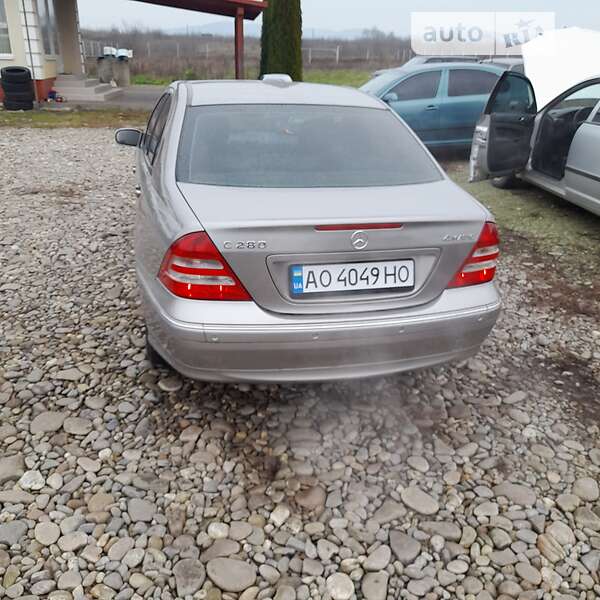 Седан Mercedes-Benz C-Class 2005 в Сваляве