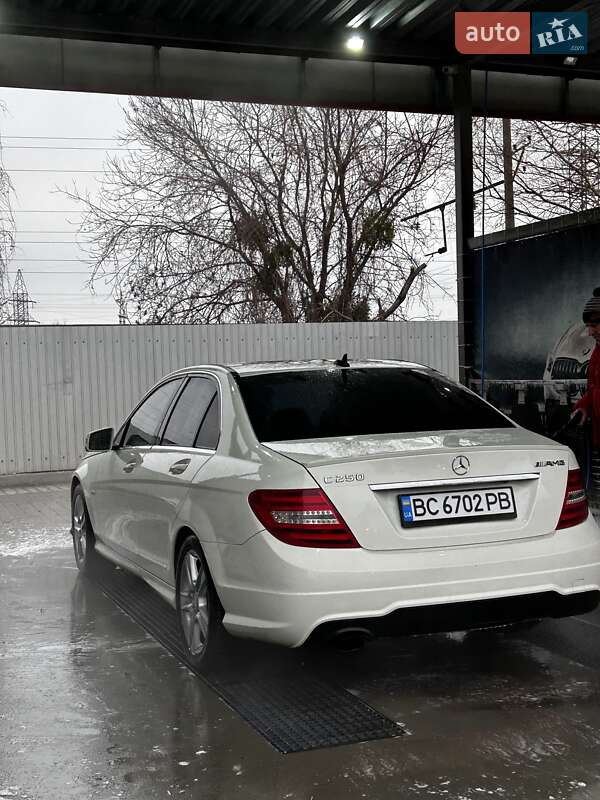 Седан Mercedes-Benz C-Class 2011 в Львове