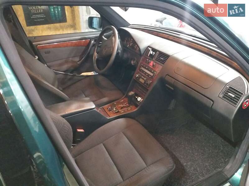 Седан Mercedes-Benz C-Class 1999 в Днепре