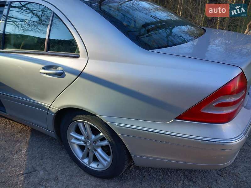 Седан Mercedes-Benz C-Class 2003 в Запорожье