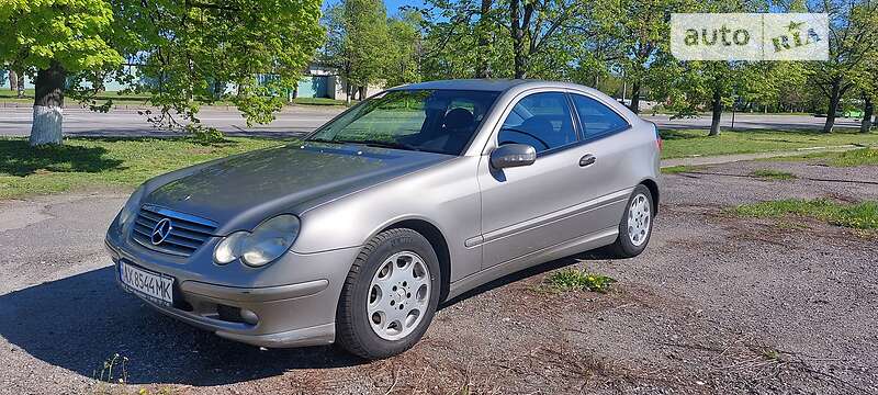 Купе Mercedes-Benz C-Class 2004 в 