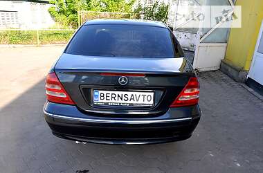 Седан Mercedes-Benz C-Class 2002 в Львові