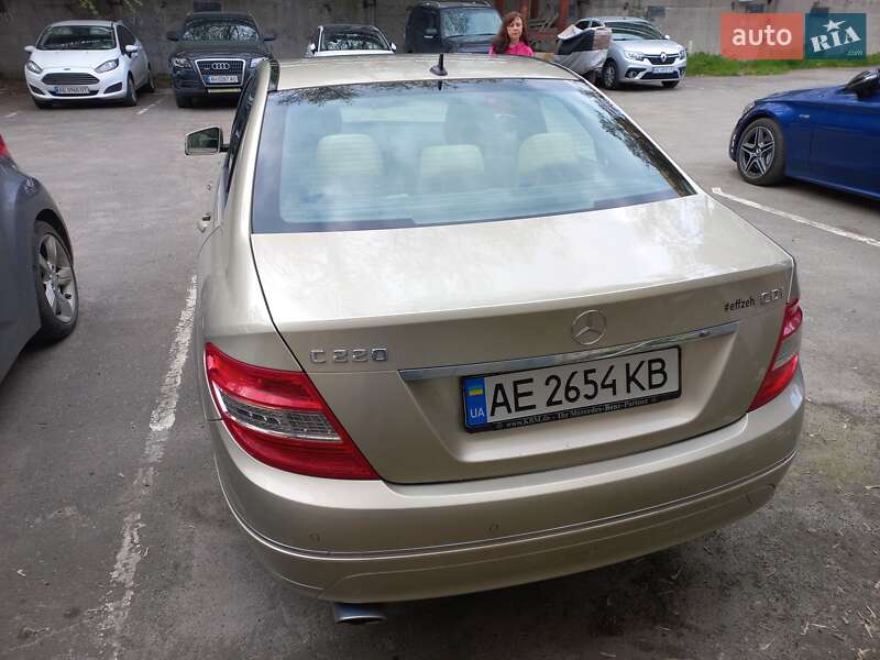 Седан Mercedes-Benz C-Class 2010 в Дніпрі