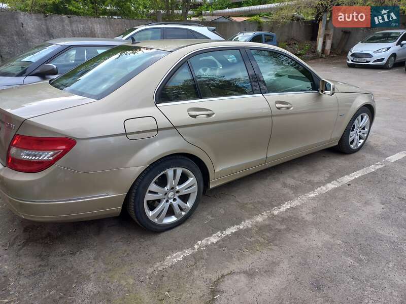 Седан Mercedes-Benz C-Class 2010 в Дніпрі