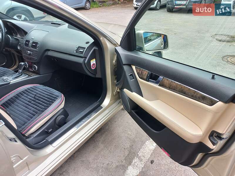 Седан Mercedes-Benz C-Class 2010 в Дніпрі