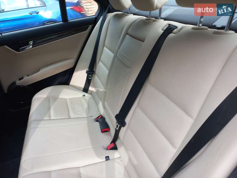 Седан Mercedes-Benz C-Class 2010 в Дніпрі