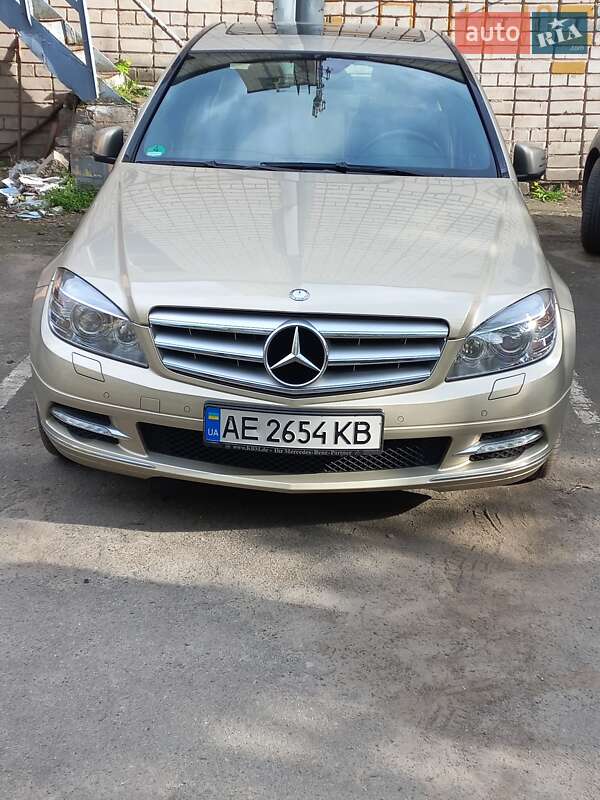 Седан Mercedes-Benz C-Class 2010 в Дніпрі